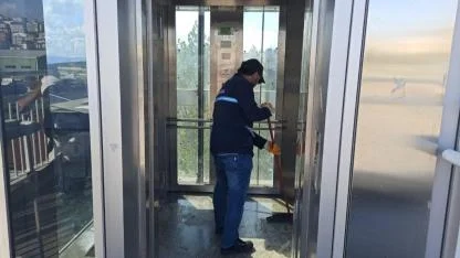 Gebze bölgesinde üst geçit asansörleri pırıl pırıl