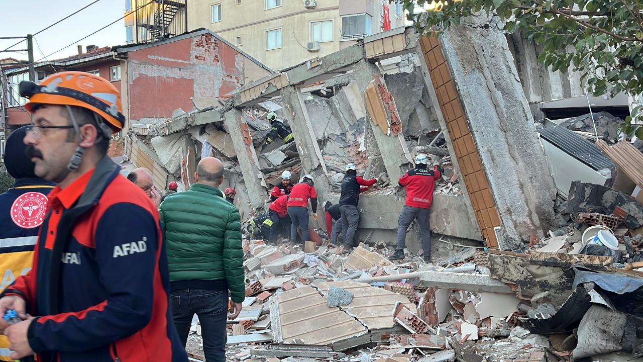 Gebze’de 6 katlı bina çöktü içeride kalanlar var