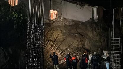 Gebze’de yanındaki inşaat nedeniyle  duvarının bir kısmı çöken ev tahliye edildi