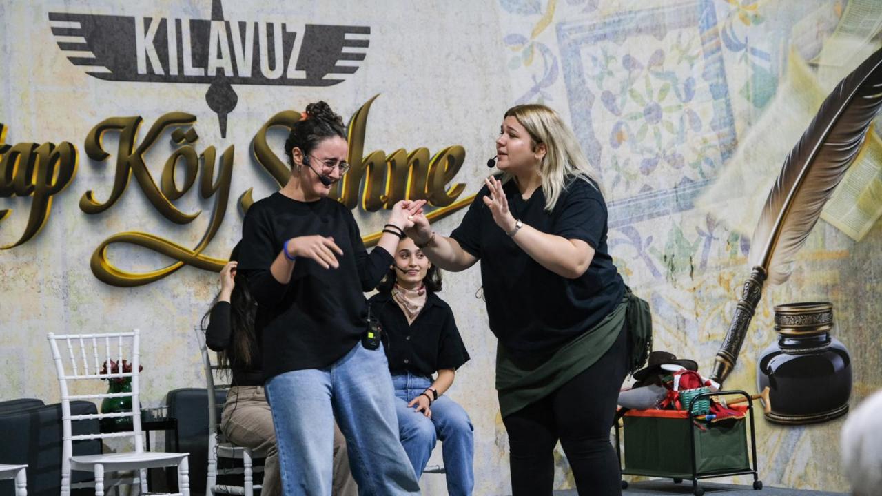 Kılavuz Kitap Köyü, fuara renk katıyor