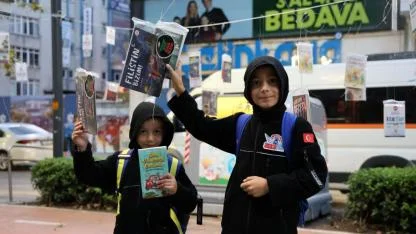 Kocaeli’de gelenek bozulmadı, kitaplar yine ilk ağaçlarda açtı!