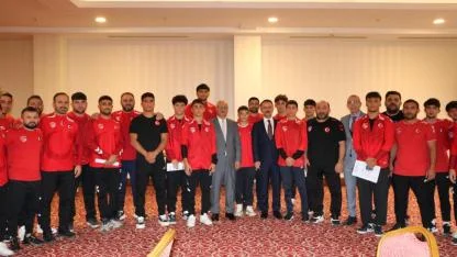 Vali Aktaş, Gebze'de kampa giren Milli Güreşçileri ziyaret etti