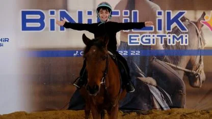 Ara tatili at üstünde geçirdiler