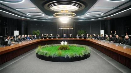 Bakan Kurum, Gebze’de akademisyenlerle gece yarısı değerlendirme toplantısı gerçekleştirdi