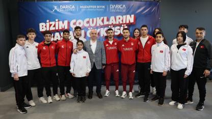 Başkan Bıyık, Milli sporcularla bir araya geldi