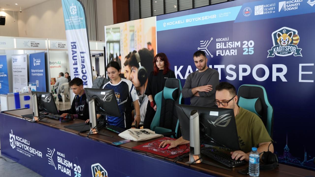 Bilişim Fuarı stantlarına 7’den 70’e yoğun ilgi