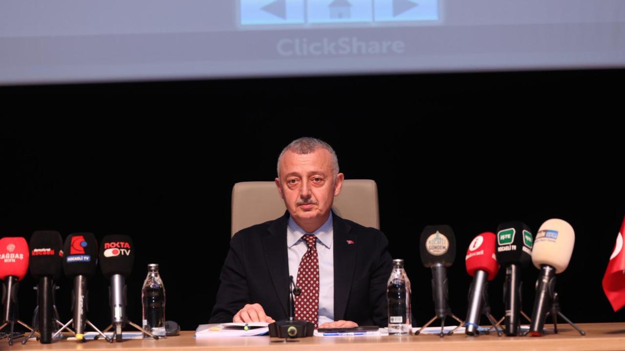 Büyükakın: “Küçücük kaymayı bile tespit edemeyen İzmit Belediyesi, metroyu nasıl tespit etti?&quot;