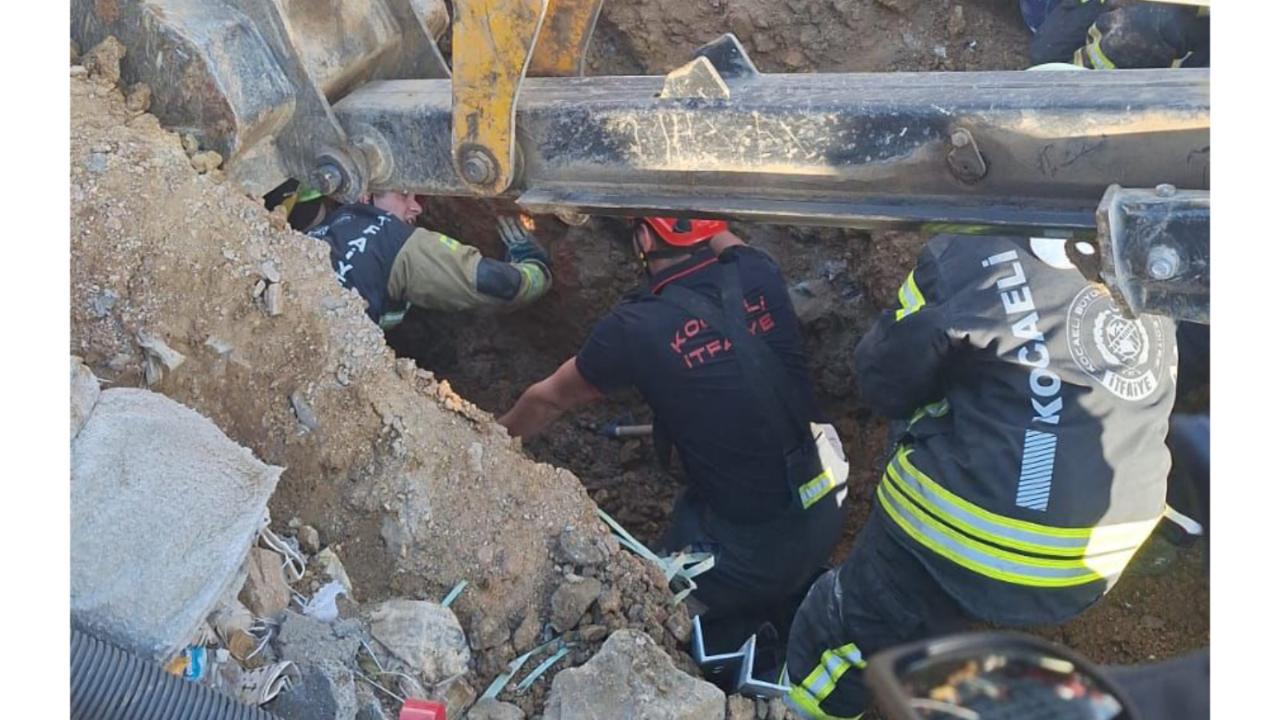 Çayırova&#039;da toprak altında kalan işçi kurtarıldı