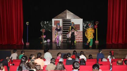 Çayırovalı çocuklar, ara tatilde tiyatroyla eğlendi