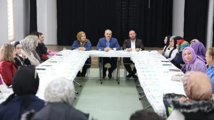 Çiftçi, Akse Bilgi Evi’ndeki kursiyer  ve velilerle bir araya geldi