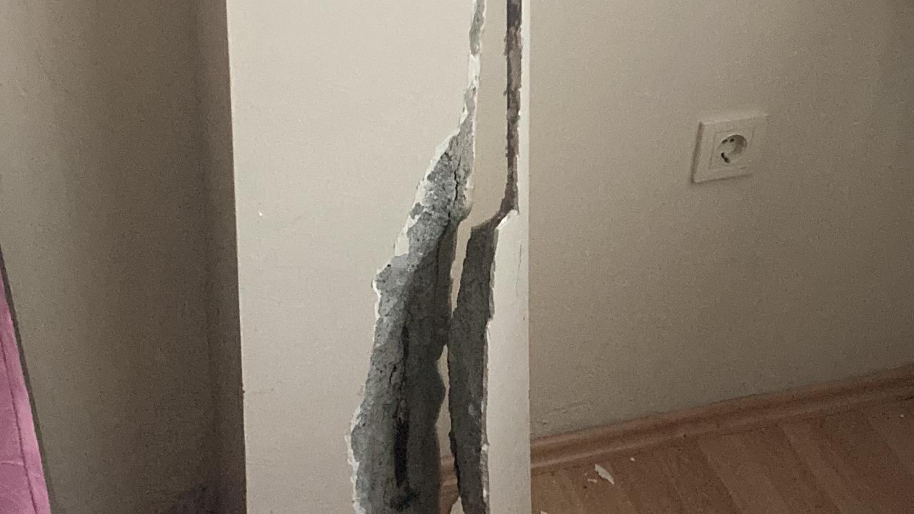 Darıca’da 2 binanın kolonlarında çatlaklar meydana geldi!