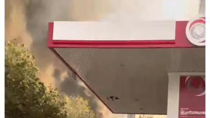 Dilovası'ndaki bir parfüm deposu alev alev yandı