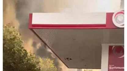 Dilovası'ndaki bir parfüm deposu alev alev yandı