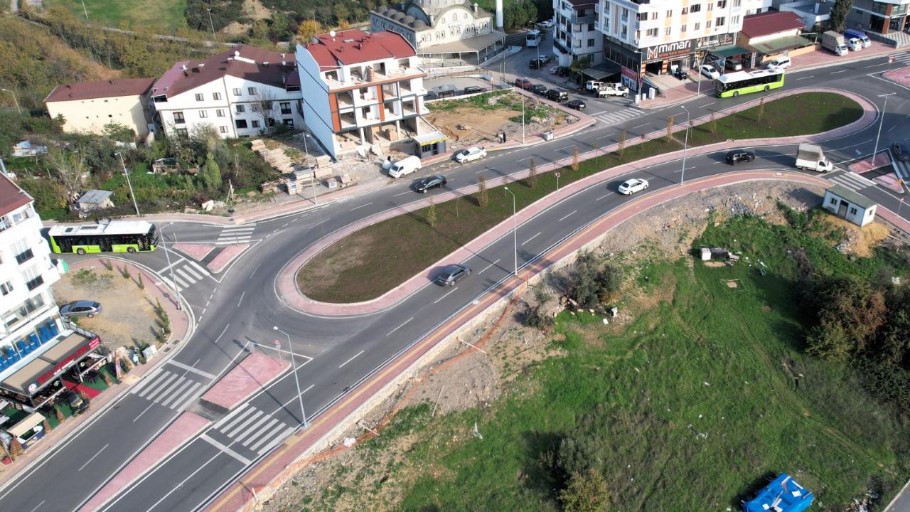 Gebze Dr. Zeki Acar Caddesi’ne dönel kavşak