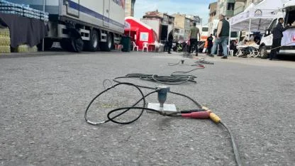 Gebze’de çöken ve 4 kişinin öldüğü binanın enkazını kaldırma çalışmaları sürüyor