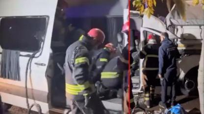 İşçileri taşıyan minibüs, TIR'a arkadan çarptı: 9 yaralı