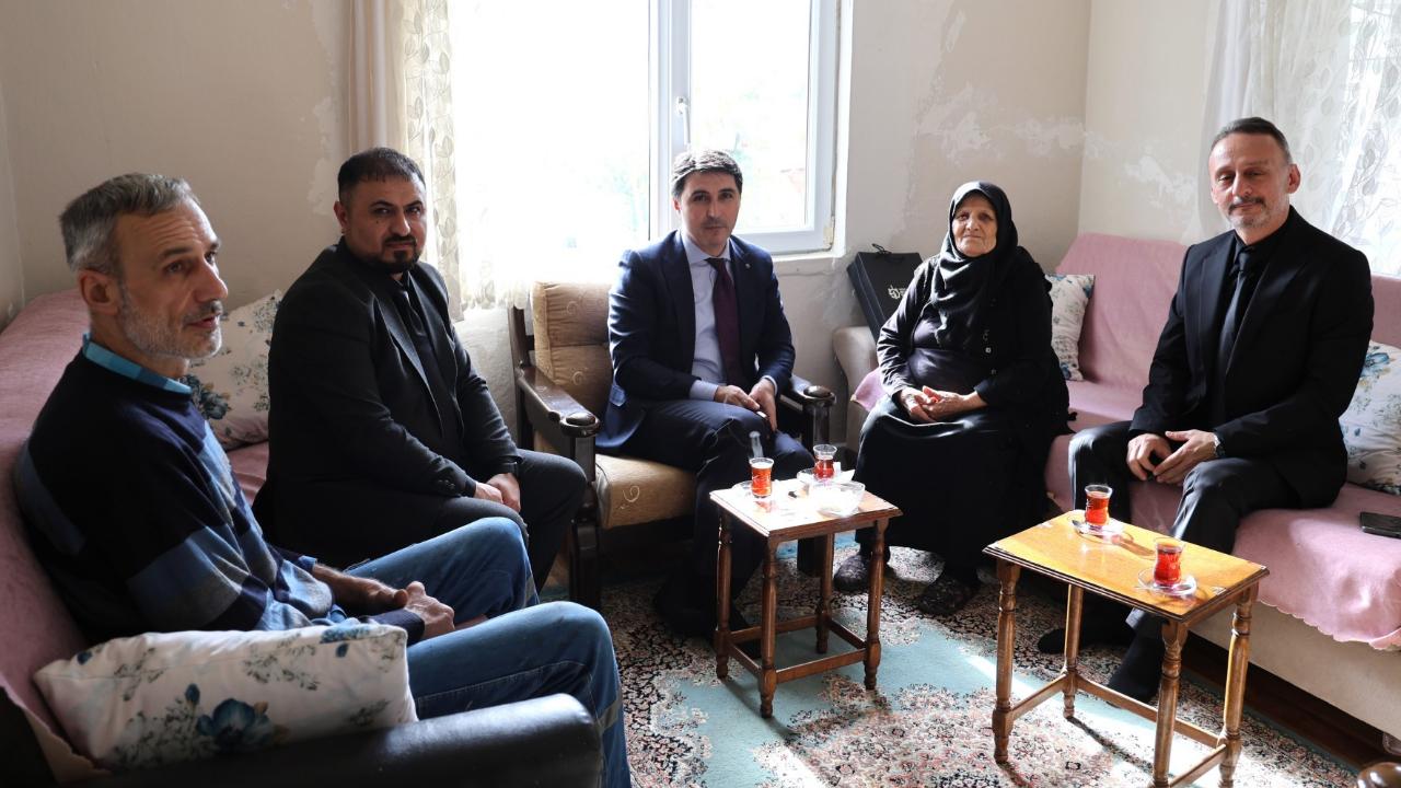 Kocaeli Büyükşehir acıları hafifletiyor