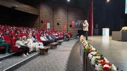 Nurullah Genç, kitap günlerinin kapanışında okurlarıyla buluştu