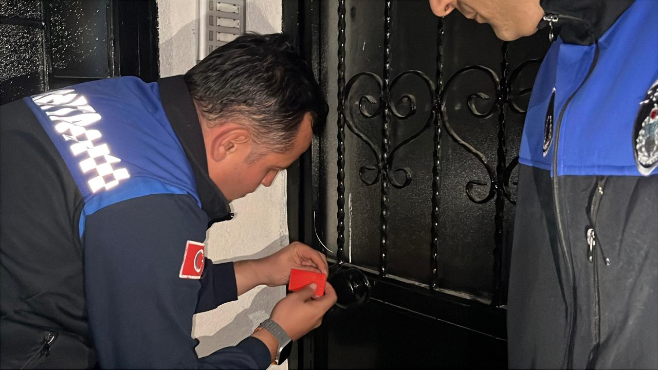 O binada yaşayan vatandaşlar tahliye edildi, binaya mühür vuruldu!