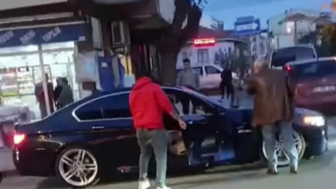 Otomobildeki arkadaşını ağır yaralayan şüpheli, eski eşini de bıçaklamış; 11 gözaltı