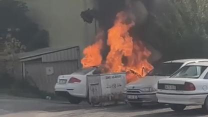 Park halindeki otomobilde çıkan yangın diğer araca sıçradı