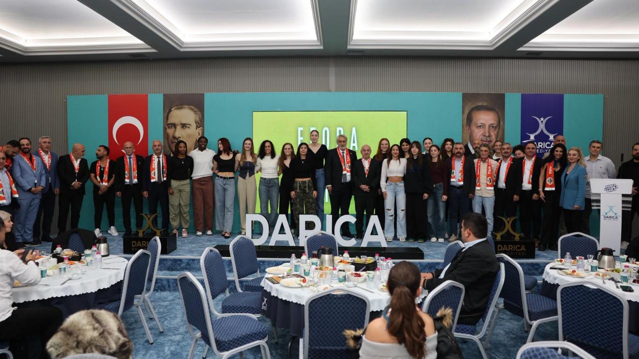 ŞAMPİYONLAR KUPALARINI ALDI