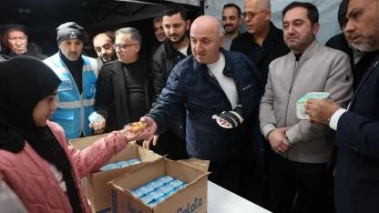 Başkan Bıyık, vatandaşlara lokma ikramında bulundu