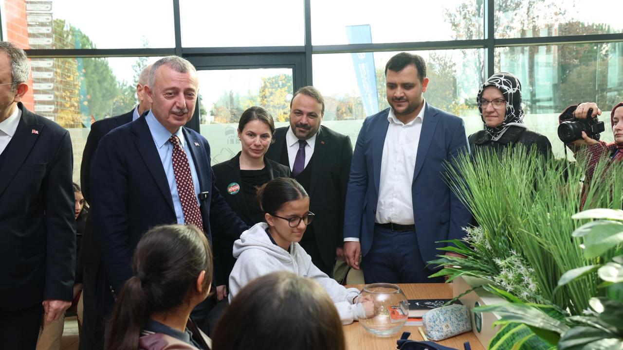 Büyükakın: Kütüphanelerde gençlerimizi geleceğe hazırlıyoruz