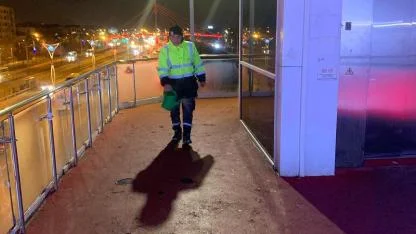 Büyükşehir’den üst geçitlere buzlanma müdahalesi