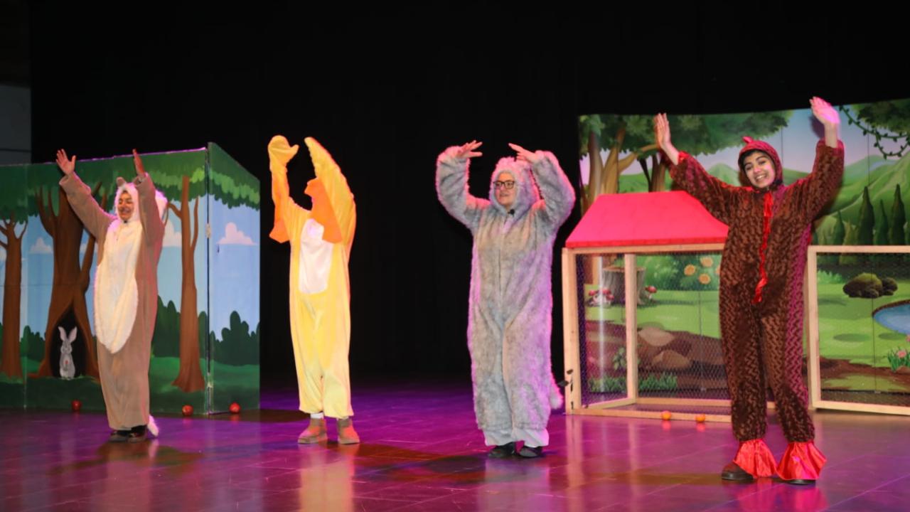 Çayırovalı çocuklar, yılın son etkinliklerinde doyasıya eğlendi