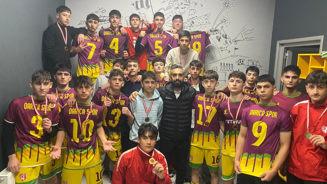 Darıcaspor U-16 Takımı Ligi Kırmızı Kart Görmeden Galibiyetle Tamamladı