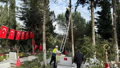GEBZE ŞEHİTLİĞİ’NDE KAPSAMLI BAKIM VE PEYZAJ ÇALIŞMASI