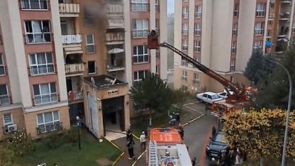 İtfaiye eri kendi hava maskesini, yangında mahsur kalan kişiye vererek kurtardı
