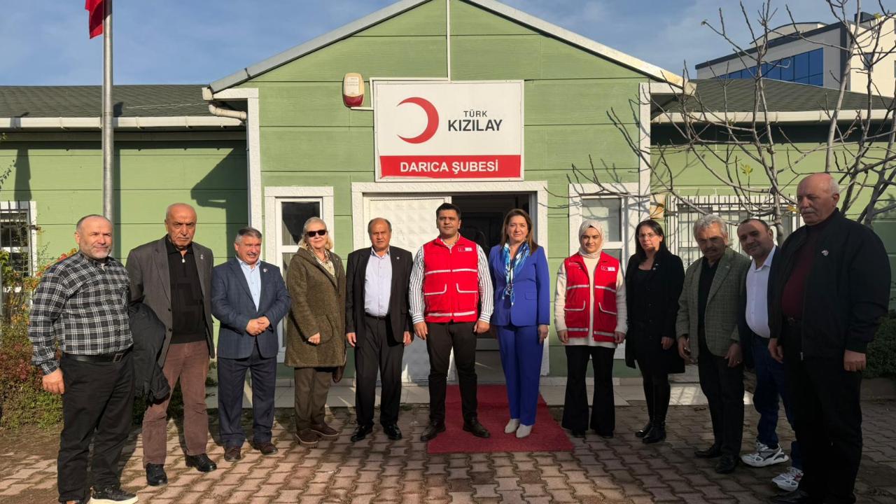 İYİ Parti Darıca Teşkilatı, başkan ve yönetiminden Kızılay Darıca şubesine ziyaret