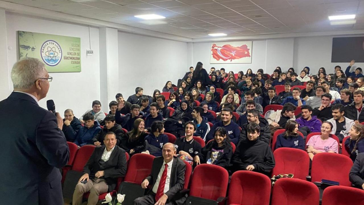 Kaymakam Yaşar Dönmez, Darıcalı öğrencilerle tecrübelerini paylaştı