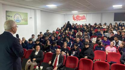 Kaymakam Yaşar Dönmez, Darıcalı öğrencilerle tecrübelerini paylaştı