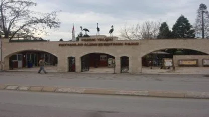 Kış şartları nedeniyle Darıca Faruk Yalçın Hayvanat Bahçesi kapalı