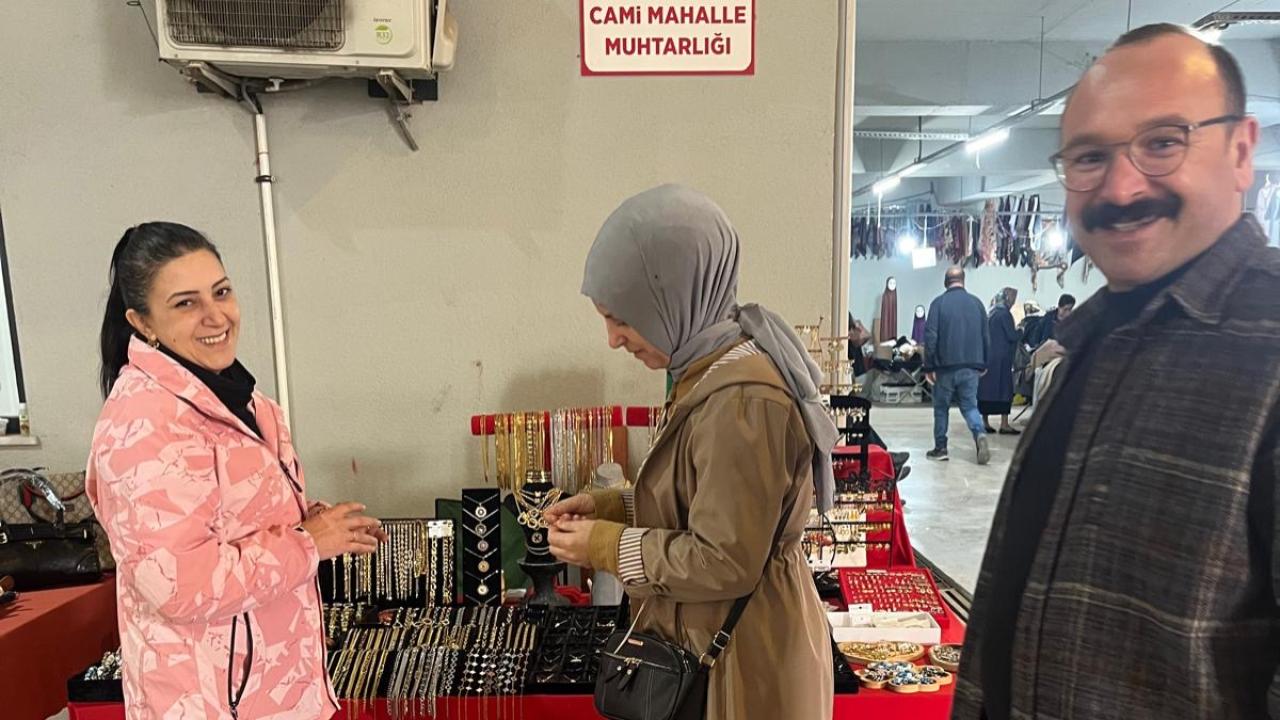 Örnek davranış: Darıca semt pazarında unutulan altın bilezik sahibine teslim edildi!