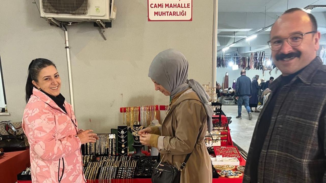 Örnek davranış: Darıca semt pazarında unutulan altın bilezik sahibine teslim edildi!