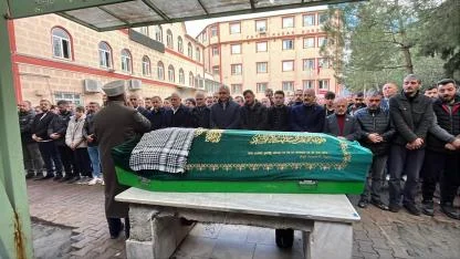 Servis minibüsünün çarpması sonucu hayatını kaybeden Miraç İslam Efe toprağa verildi