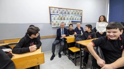 Sınıf Başkanının seçim vaadi Büyükakın’dı: Öğrenciler büyük sevinç yaşadı