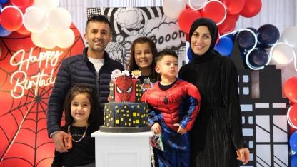 Yaşar çiftinden, oğulları Mert Kaan’a sürpriz doğum günü