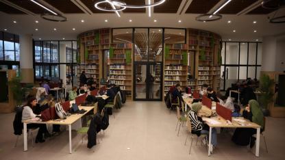 Alev Alatlı Kütüphanesi, gençlerin göz bebeği oldu