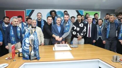 Başkan Çiftçi, şampiyon kadroyla bir araya geldi