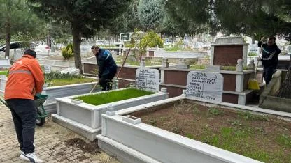 Çayırova’daki mezarlıklarda bakım onarım çalışmaları sürüyor