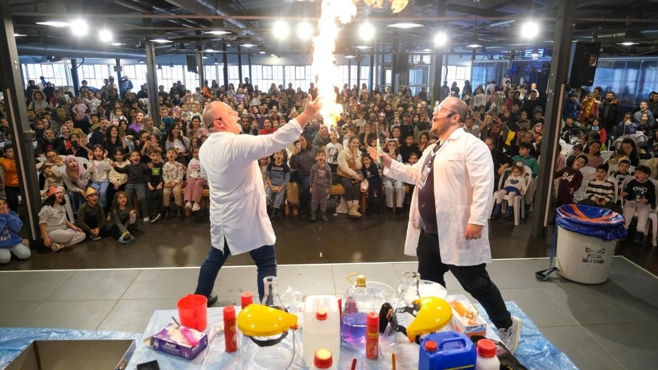 Çocuklar ‘Lemi Abi’nin renkli dünyasına konuk oldu