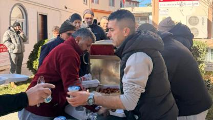 Darıcalı iş insanı Bahri Yaşar, oğlu için hayır yemeği düzenledi