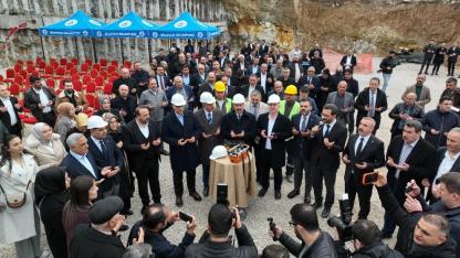 DİLOVASI KENT MEYDANI PROJESİ’NİN TEMELİ ATILDI