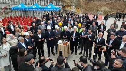 DİLOVASI KENT MEYDANI PROJESİ’NİN TEMELİ ATILDI