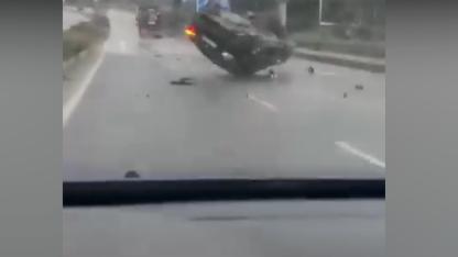 Dirift yapan sürücü takla attı